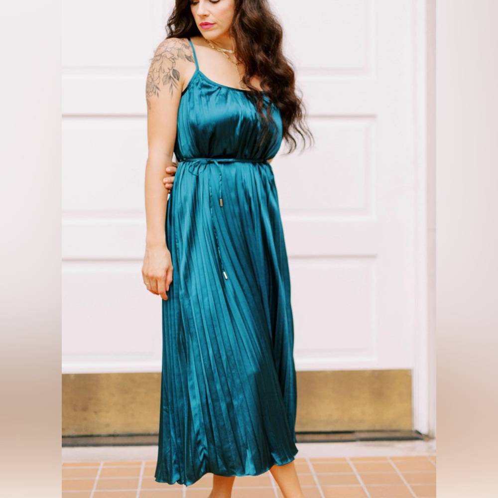 BISHOP & YOUNG GREEN PLEATED MIDI DRESS SZ: MEDIUM - Picture 4 of 4